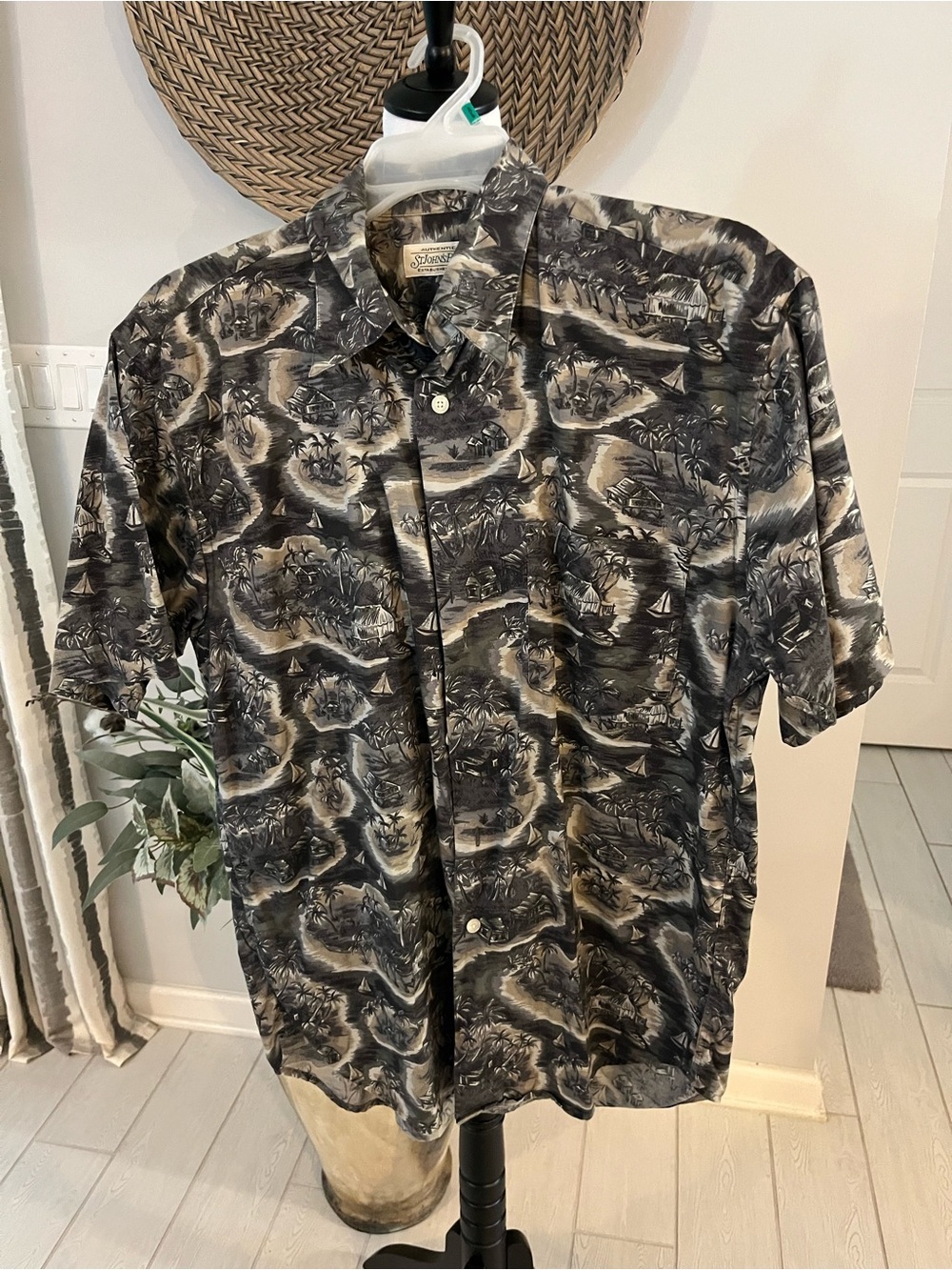 St. John's Bay Black and Gray Island Print Short-Sleeve Button-Down
